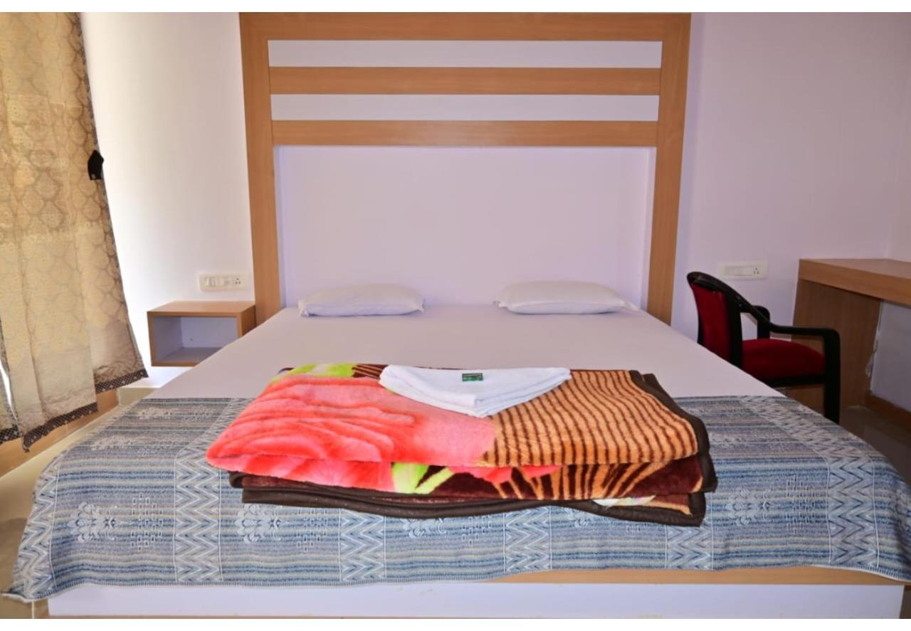 Moon Shine Garden Resort Lakshmanpur Exteriör bild